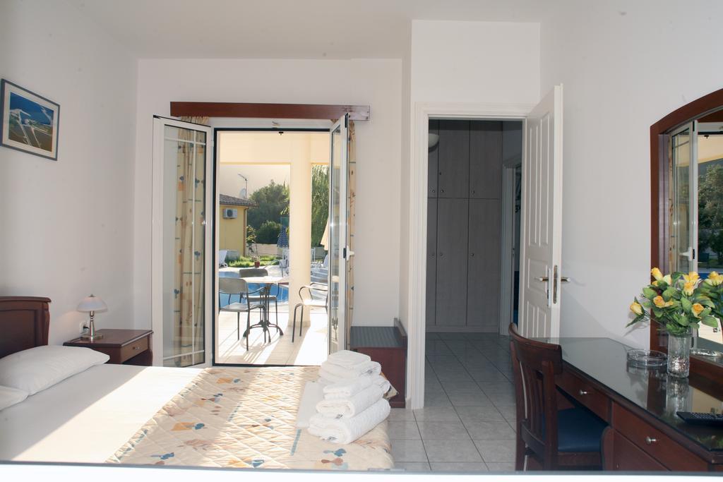 Iliaktida Studio-Villas Frínion Rum bild