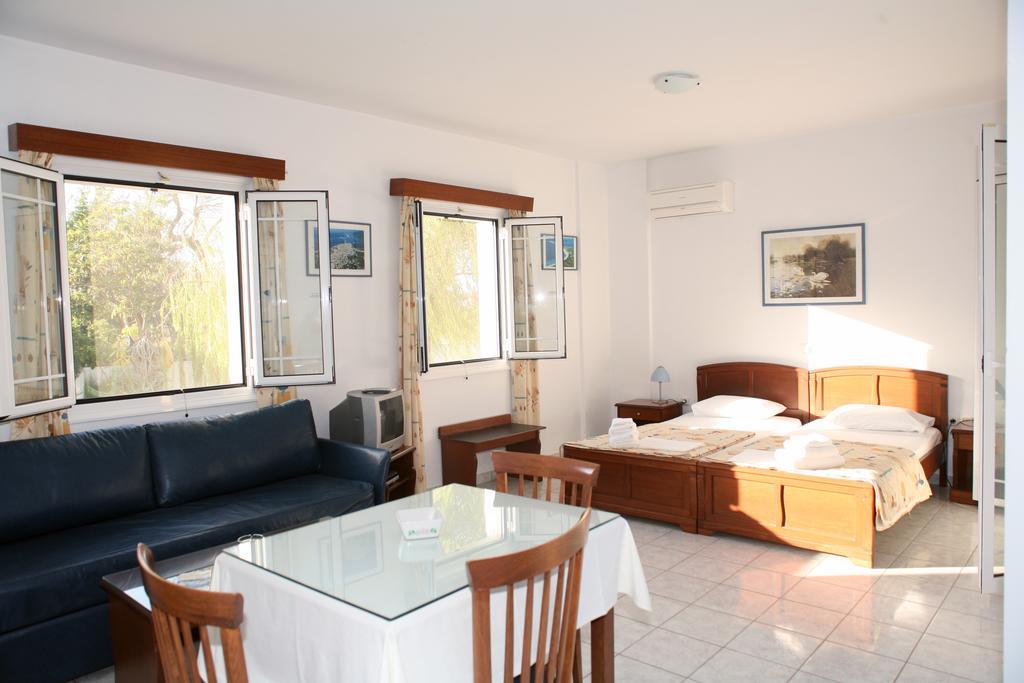 Iliaktida Studio-Villas Frínion Rum bild