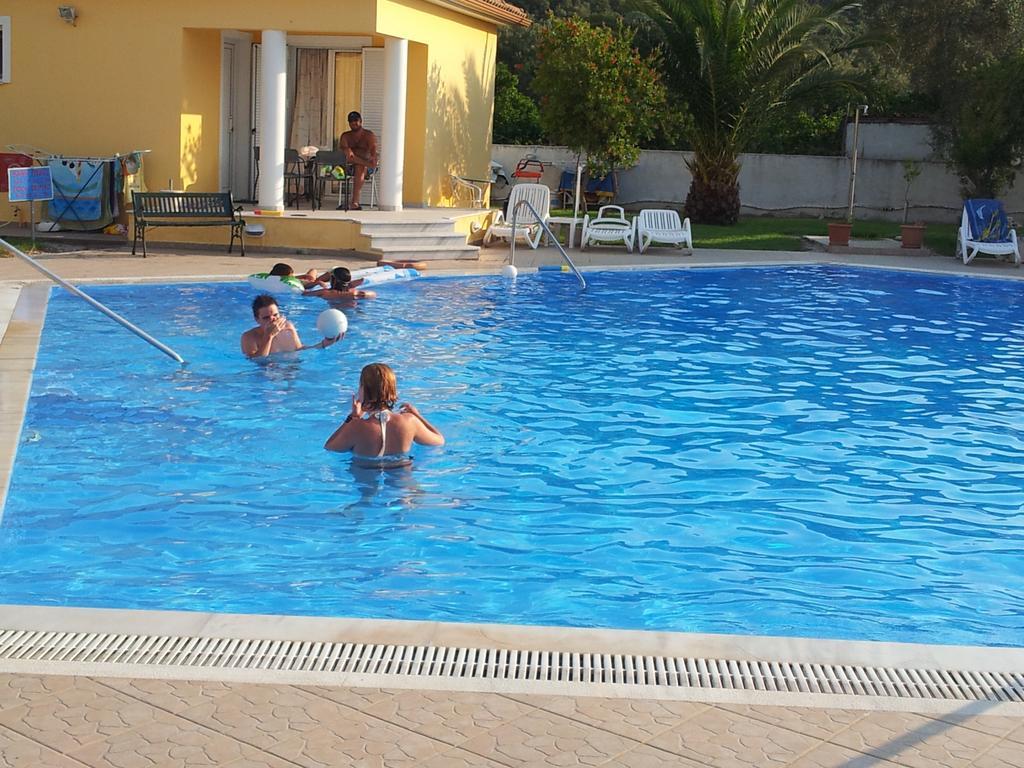Iliaktida Studio-Villas Frínion Rum bild