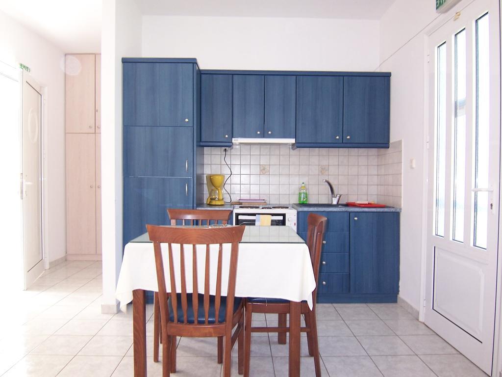 Iliaktida Studio-Villas Frínion Rum bild