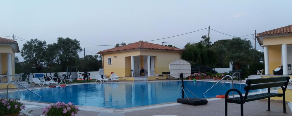 Iliaktida Studio-Villas Frínion Exteriör bild
